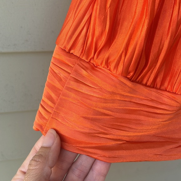 Gorgeous iz Byer California Bright orange dressy tank - Picture 4 of 12